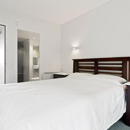 Stunning 2 Bedroom Apartment With Balcony! Queenstown Buitenkant foto