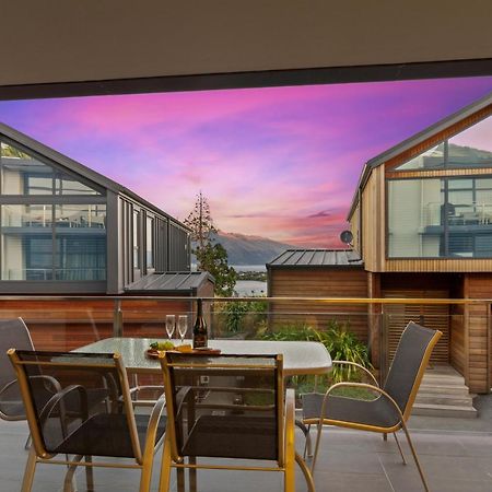 Stunning 2 Bedroom Apartment With Balcony! Queenstown Buitenkant foto