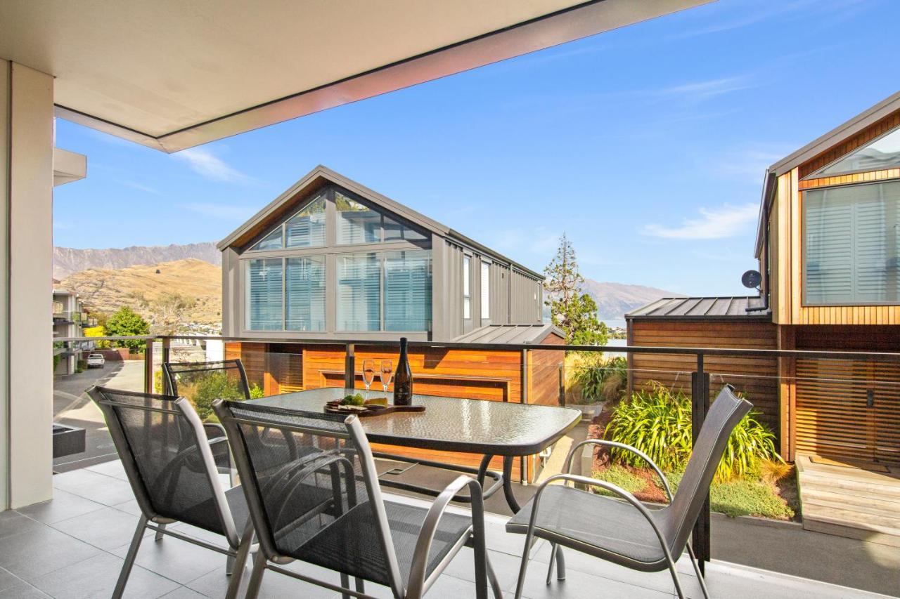 Stunning 2 Bedroom Apartment With Balcony! Queenstown Buitenkant foto