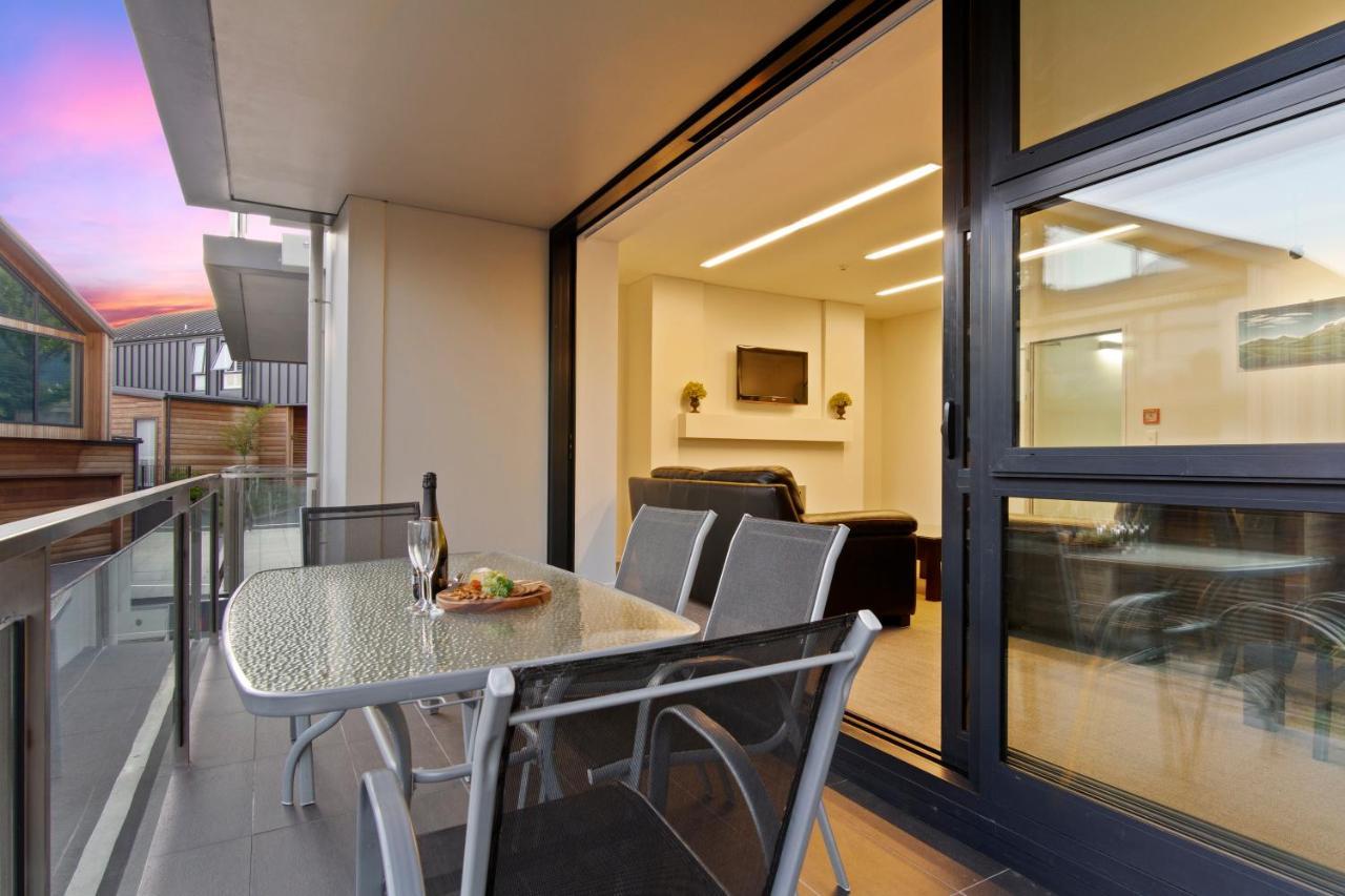 Stunning 2 Bedroom Apartment With Balcony! Queenstown Buitenkant foto