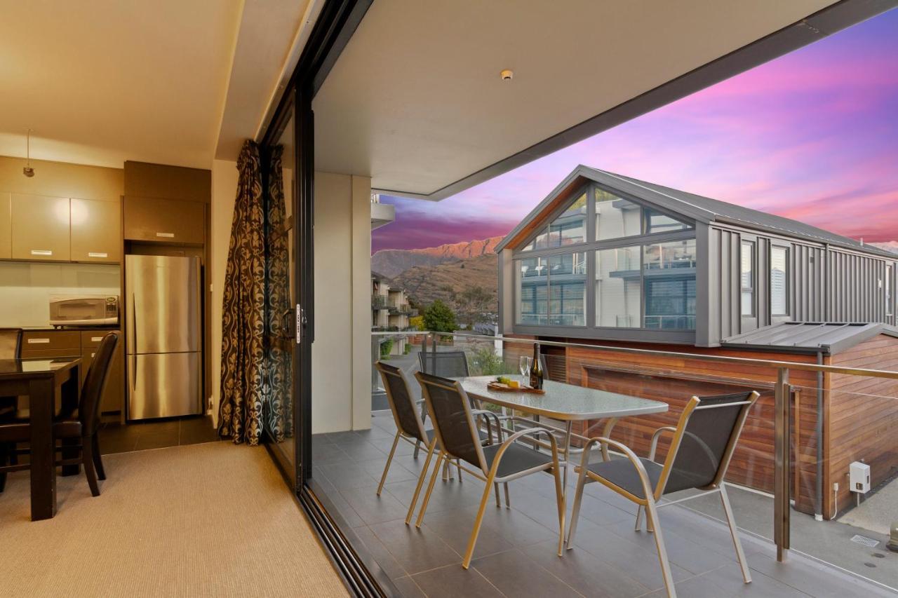 Stunning 2 Bedroom Apartment With Balcony! Queenstown Buitenkant foto